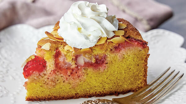 Александр Белькович: кукурузный пирог с клубникой