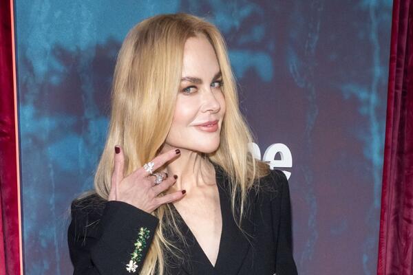 Затмила всех на премьере: Николь Кидман впечатлила экстравагантным нарядом 