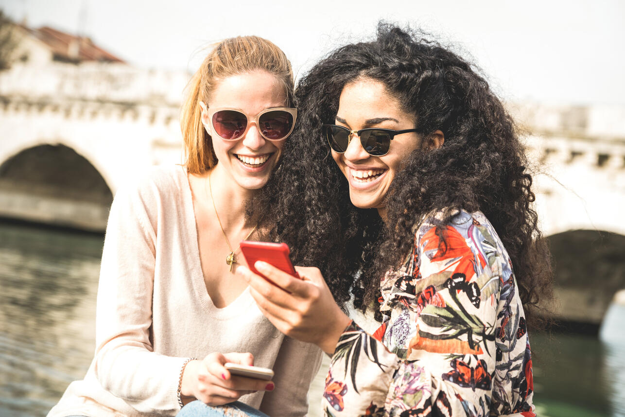 как назвать чат с подругами, название чата с подругами, прикольные названия для чата, смешные названия чатов, оригинальные названия чатов, названия групп в мессенджерах, идеи для названия чата, как назвать группу подруг, чат подруг как назвать, примеры названий для чата