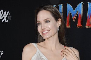 Анджелина Джоли вернула себе девичью фамилию