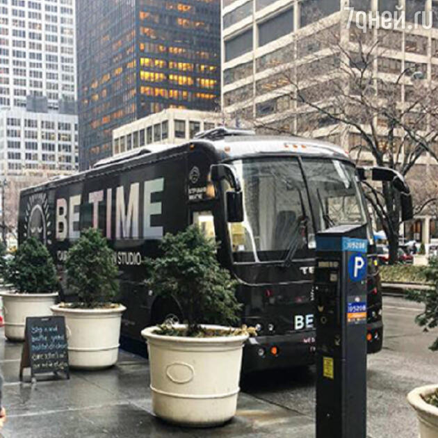 Вот такой черный автобус для медитаций курсирует по Нью-Йорку, чтобы офисные служащие в любой момент могли отдохнуть от стресса