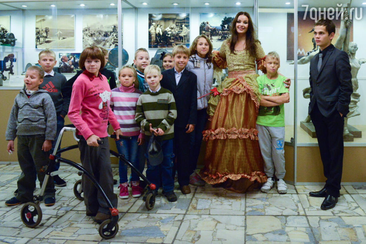 Оксана Федорова провела детскую экскурсию по «Мосфильму»