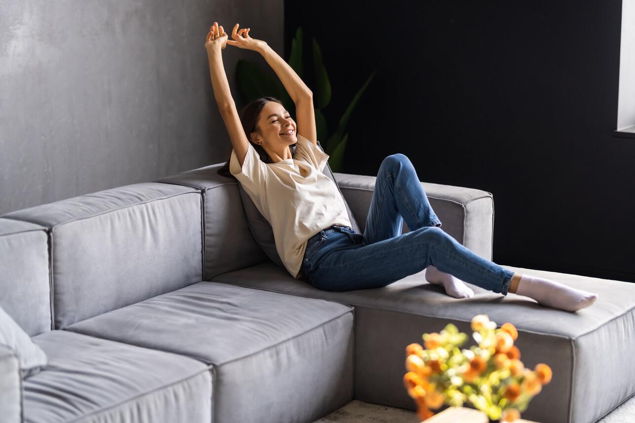 выбор дивана, как выбрать удобный диван, диван для ежедневного сна, конструкция дивана, размеры дивана, каркас дивана, наполнение дивана, независимый пружинный блок, материалы для дивана, обивка дивана, искусственная замша, экокожа, шенилл, велюр, ткани для дивана, рогожка, натуральные ткани, оттенки дивана, бежевый диван, терракотовый диван, оливковый диван, темно-синий диван, серый диван, модель дивана, угловой диван, диван для гостиной, диван для спальни, диван для студии, механизмы трансформации, еврокнижка, тик-Так, выкатной механизм, функциональный диван, диван с нишами, диван с бельевым ящиком, как протестировать диван, комфортный диван, практичный диван, стильный диван, выбор дивана для интерьера