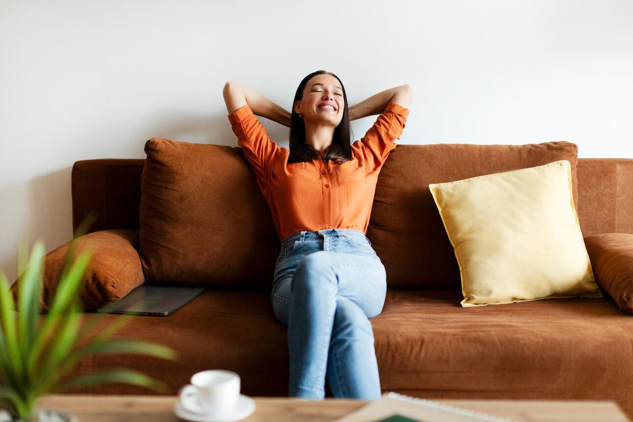 выбор дивана, как выбрать удобный диван, диван для ежедневного сна, конструкция дивана, размеры дивана, каркас дивана, наполнение дивана, независимый пружинный блок, материалы для дивана, обивка дивана, искусственная замша, экокожа, шенилл, велюр, ткани для дивана, рогожка, натуральные ткани, оттенки дивана, бежевый диван, терракотовый диван, оливковый диван, темно-синий диван, серый диван, модель дивана, угловой диван, диван для гостиной, диван для спальни, диван для студии, механизмы трансформации, еврокнижка, тик-Так, выкатной механизм, функциональный диван, диван с нишами, диван с бельевым ящиком, как протестировать диван, комфортный диван, практичный диван, стильный диван, выбор дивана для интерьера