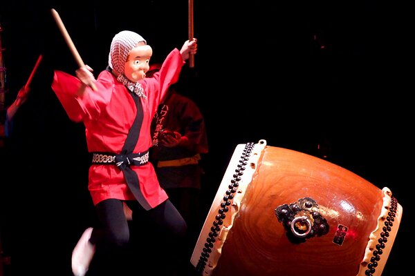 Приглашаем на концерт японских барабанщиков Taikoza
