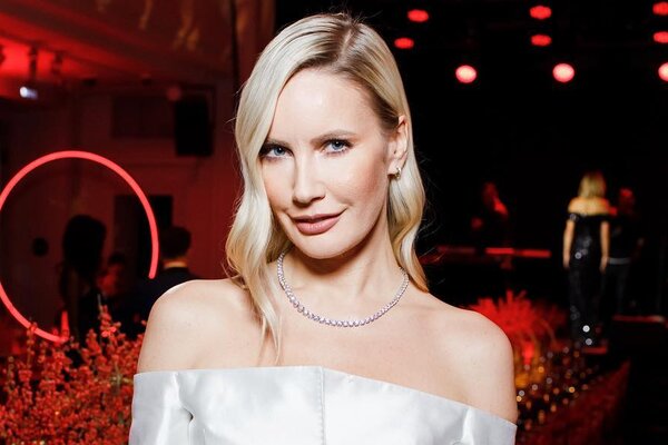 Елена Летучая отметила юбилей на природе