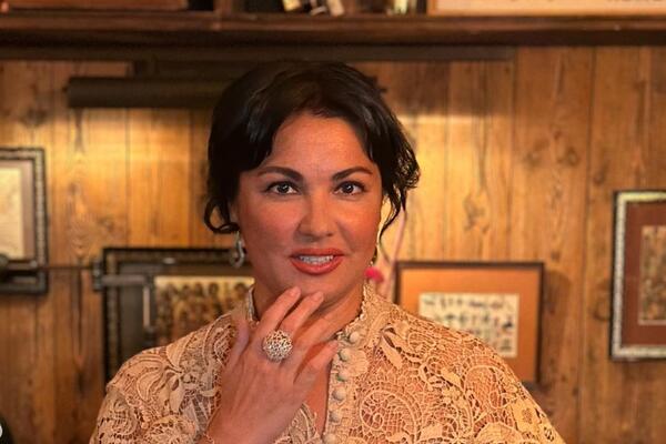 Нетребко показала своего возмужавшего сына, которого бросил родной отец