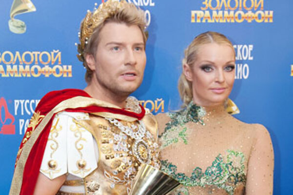 Басков вручил Волочковой дорогой подарок на новоселье