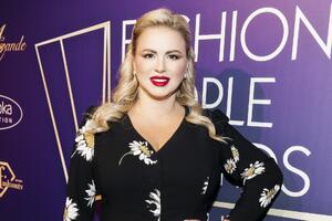 Взбешенная Семенович показала талию после скандала из-за лишнего веса