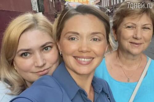 Ольга Кузьмина с сестрой и мамой