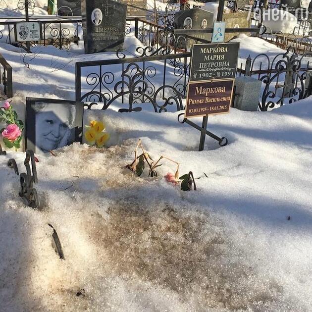 Могила Риммы Марковой - фото