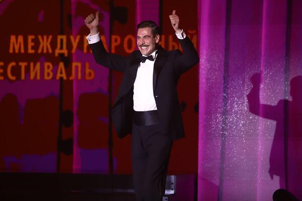 Дюжев, Пермякова и Остроумова растрогали зрителей на гала-концерте ЗМКФ