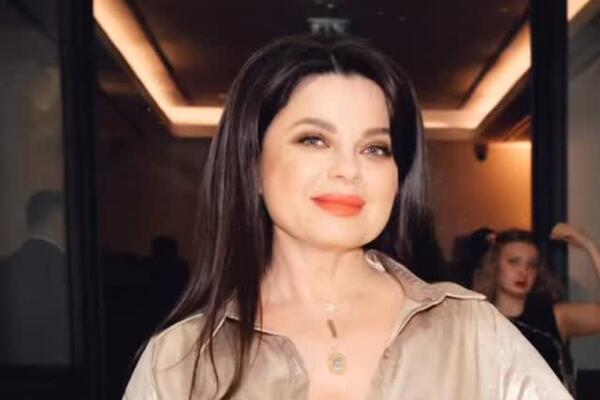 «Не забалуешь»: худеющая Королева показала, чем ее кормит муж на завтрак