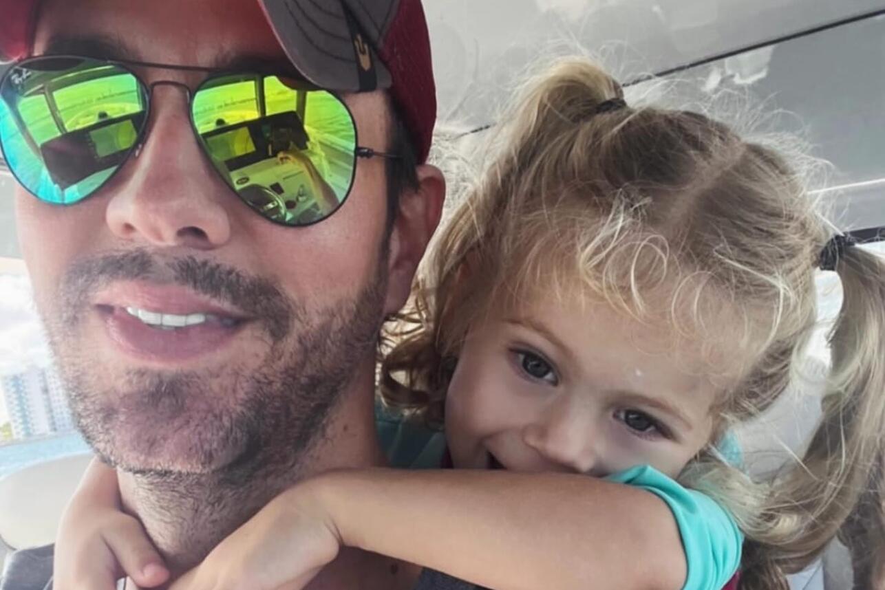 Энрике Иглесиас с дочерью Марией