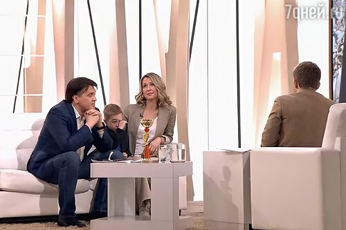 Денис Матросов с третьей супругой Ольгой Головиной и сыном