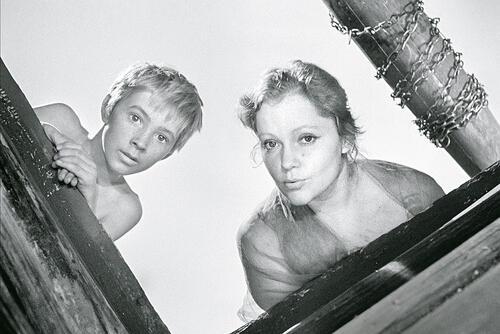 Николай Бурляев и Ирма Рауш в фильме «Иваново детство». 1962 г.