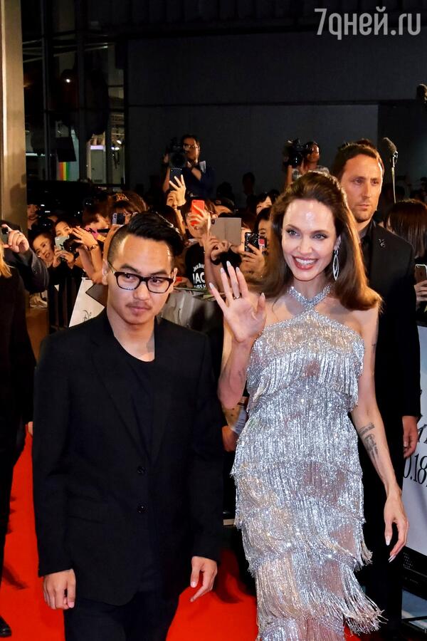 Анджелина Джоли и Мэддокс  - фото
