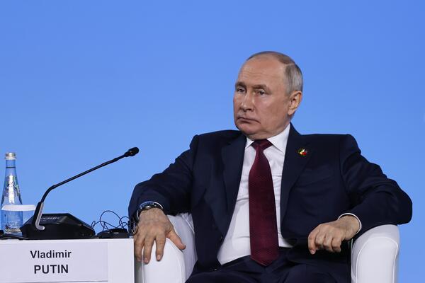 Владимир Путин выступил на пленарном заседании Экономического и гуманитарного форума Россия — Африка