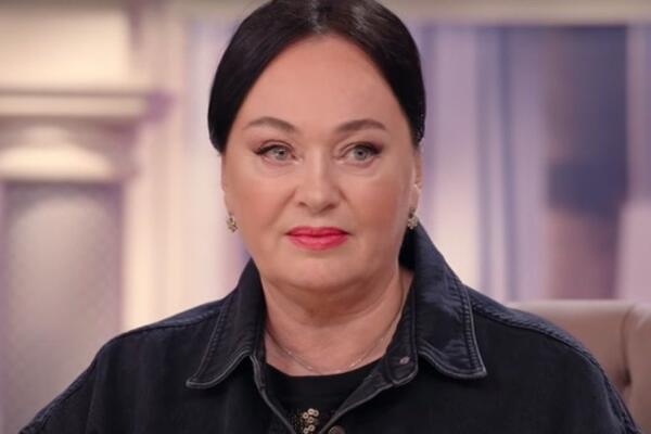 Гузеева показала, как живет её брат — простой домик в деревне без изысков