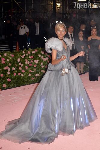 Зендея в «волшебном» платье Золушки на балу Met Gala 