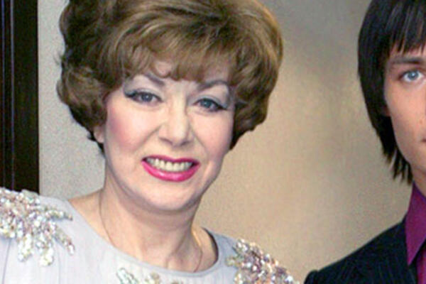 Стас Пьеха показал дом бабушки и ее собак