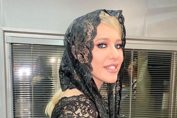 Панорамные окна и пергола: как выглядит новый особняк Собчак