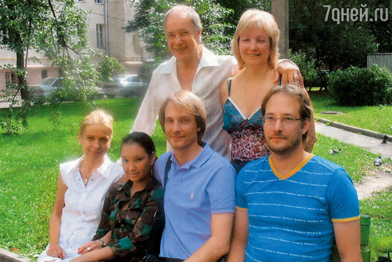 Владимир Конкин Владимир Конкин с женой Аллой, дочерью Софией, сыновьями  Святославом с женой Людмилой и Ярославом, 19 августа 2007 