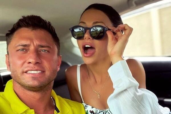 На пляже с бокалом: Прилучный сбежал от жены и ребенка в теплые края