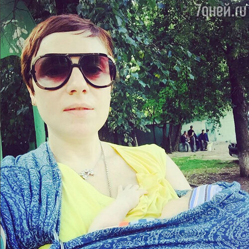 Тутта Ларсен с сыном Иваном
