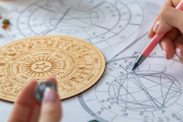 Купите лотерейный билет: астролог дала совет на неделю с 23 февраля до 1 марта