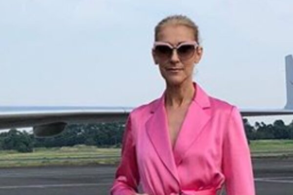 Образ дня: Селин Дион в розовом брючном костюме