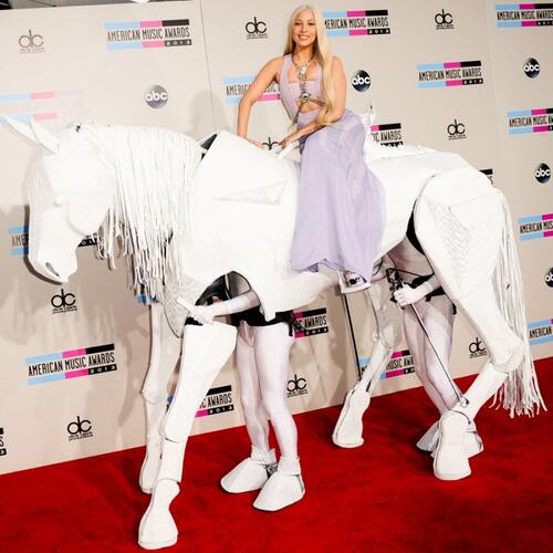 Леди Гага на American Music Awards 2013