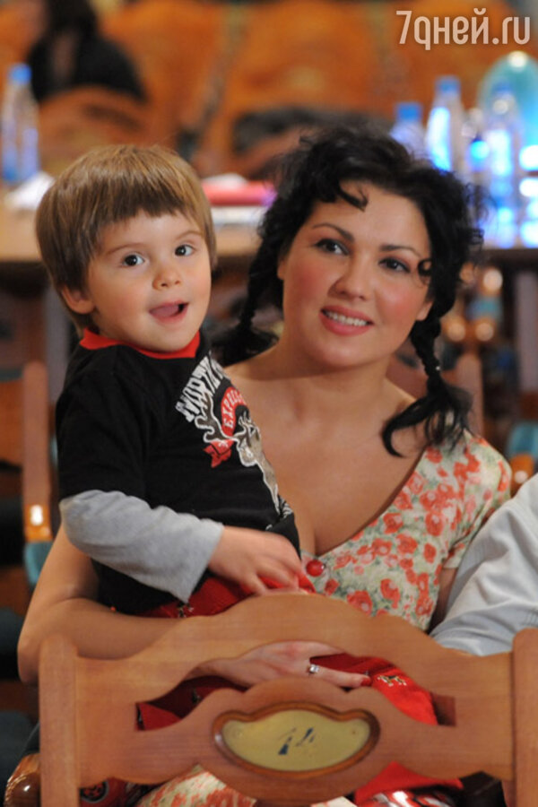 Анна Нетребко с сыном Тьяго 