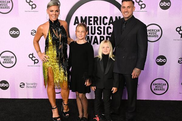 Пинк отреагировала на сообщение о крушении ее брака   