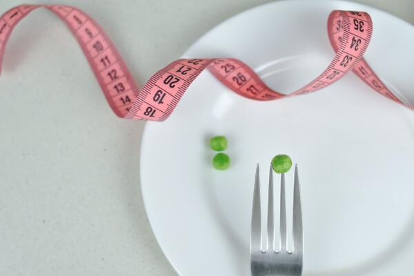 Опрос: почти 80 процентов россиян назначают себе диеты самостоятельно
