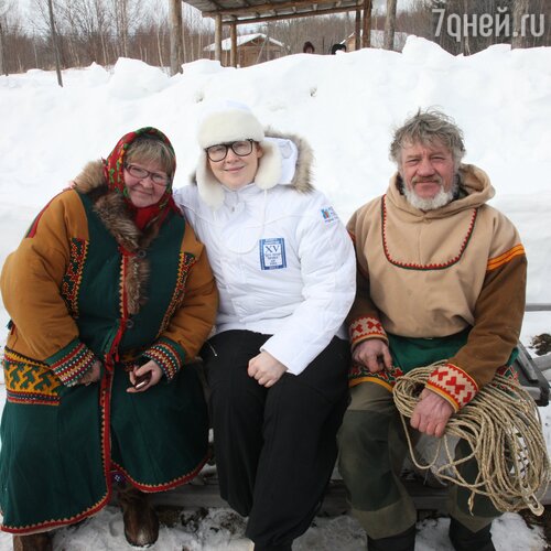Юлия Ауг с местными жителями