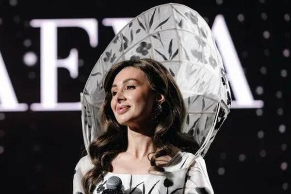 Певица Зара поздравила сестру