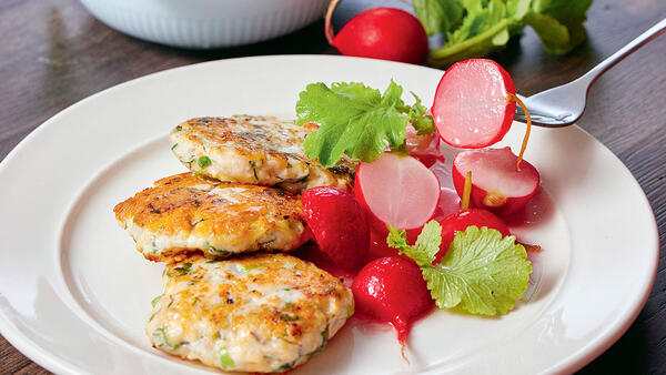 Александр Белькович: куриные котлеты с жареной редиской