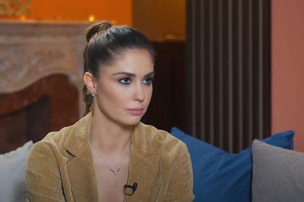 Агата Муцениеце впервые вышла в свет после третьих родов &mdash; вид измученный