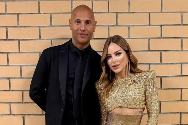 Лорак вернулась туда, где прошла ее тайная свадьба &mdash; светится от счастья