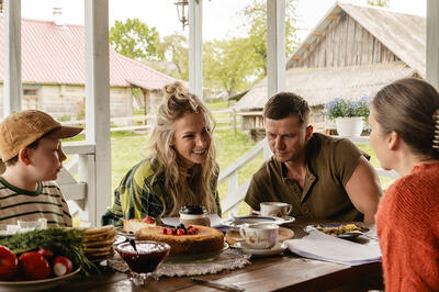 Фильм, после которого хочется позвонить родным: почему «Родительский дом» попадает в самое сердце