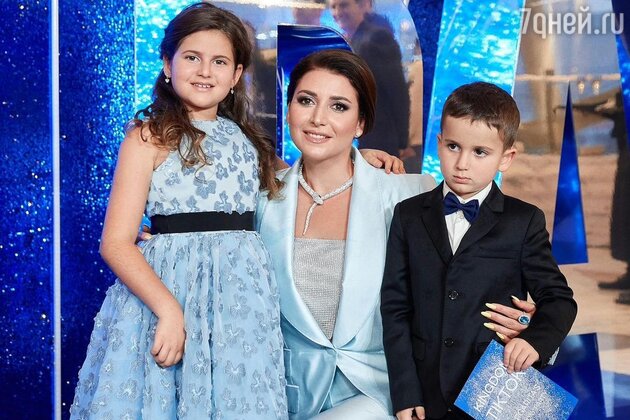 Жасмин с детьми. Соцсети