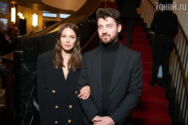 Агния Дитковските с женихом Агния Дитковските с женихом