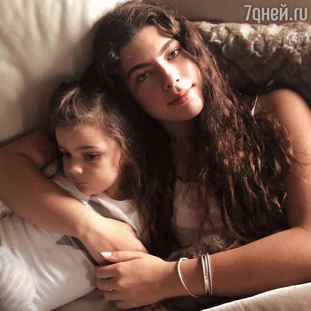 Александра Крутая с племянницей Деми