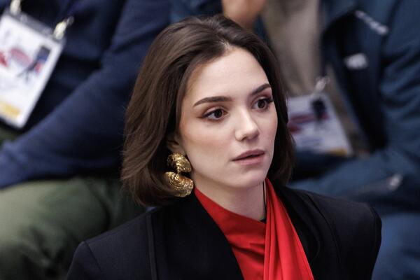 Евгения Медведева показала кольцо на безымянном пальце — готовится к переменам