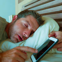 Я уснул: почему так раздражает, когда вам перестают отвечать в мессенджере