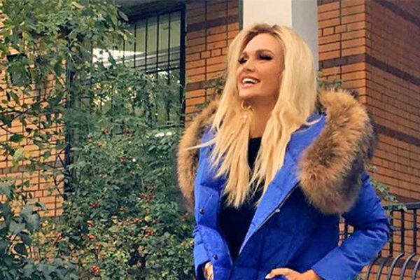 Образ дня: Виктория Лопырева в Vogue Palace