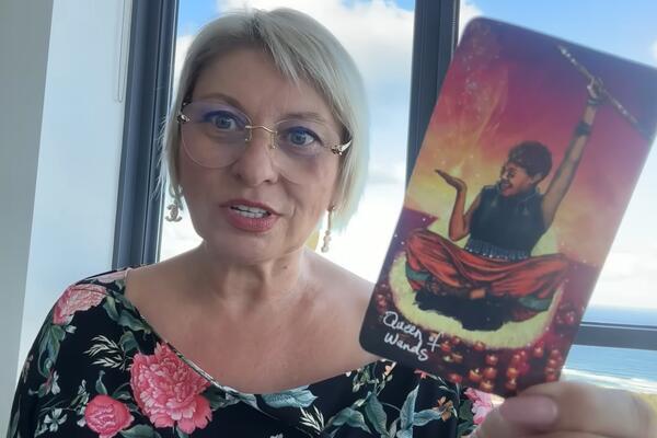 Анжела Перл пообещала одному знаку удачное увольнение — прощай, низкая зарплата!