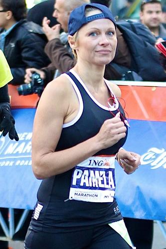 Памела Андерсон пробежала марафон