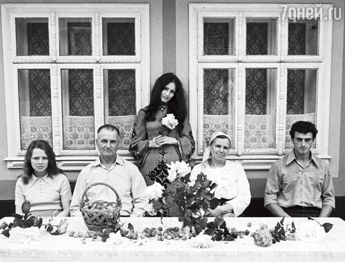 Ротару в Маршинцах с родителями Михаилом Федоровичем и Александрой Ивановной, сестрой Аурикой и братом Анатолием 